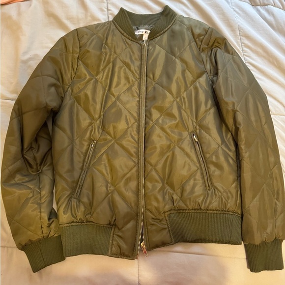 Trendy Olive Green Quilted Bomber Jacket with Zip Pockets - Picture 7 of 8